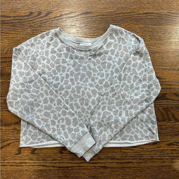 Colsie Cropped Cheeta Print Crewneck Small - Picture 1 of 6
